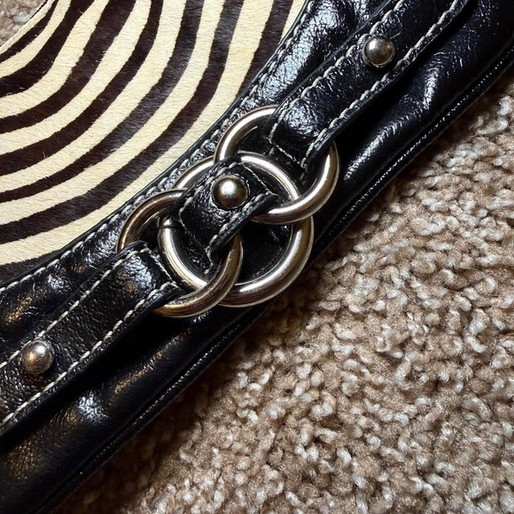 Wilson’s Leather Y2K Black & Cream Zebra Print Silver Chain Clutch Wristlet - Picture 5 of 8